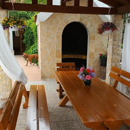 Holiday Home Perunika Zezevica Ngoại thất bức ảnh