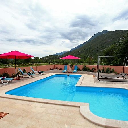 Holiday Home Perunika Zezevica Ngoại thất bức ảnh