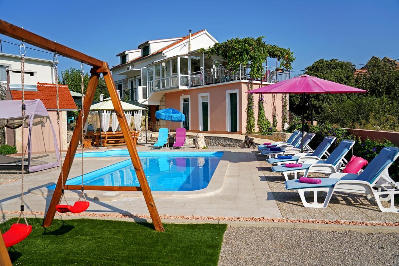 Holiday Home Perunika Zezevica Ngoại thất bức ảnh