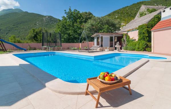 Holiday Home Perunika Zezevica Ngoại thất bức ảnh