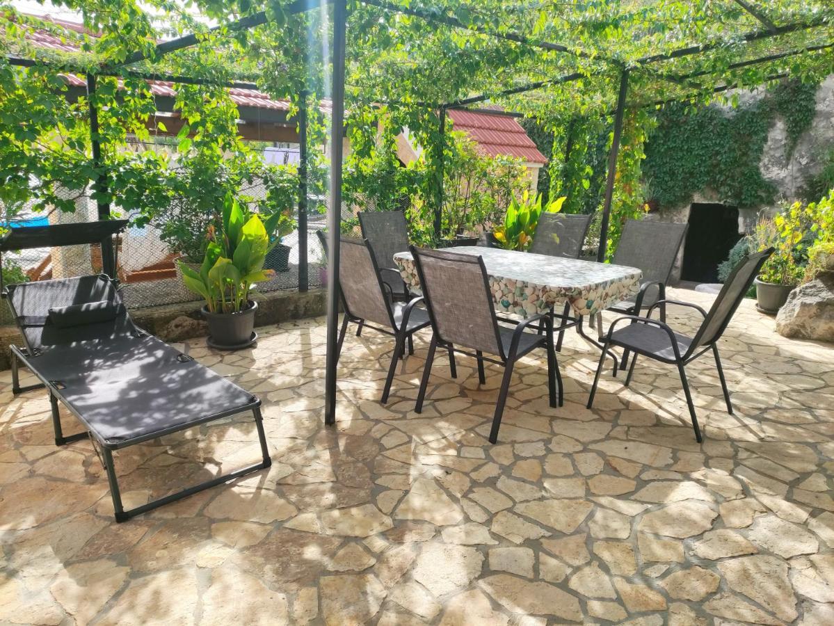 Holiday Home Perunika Zezevica Ngoại thất bức ảnh