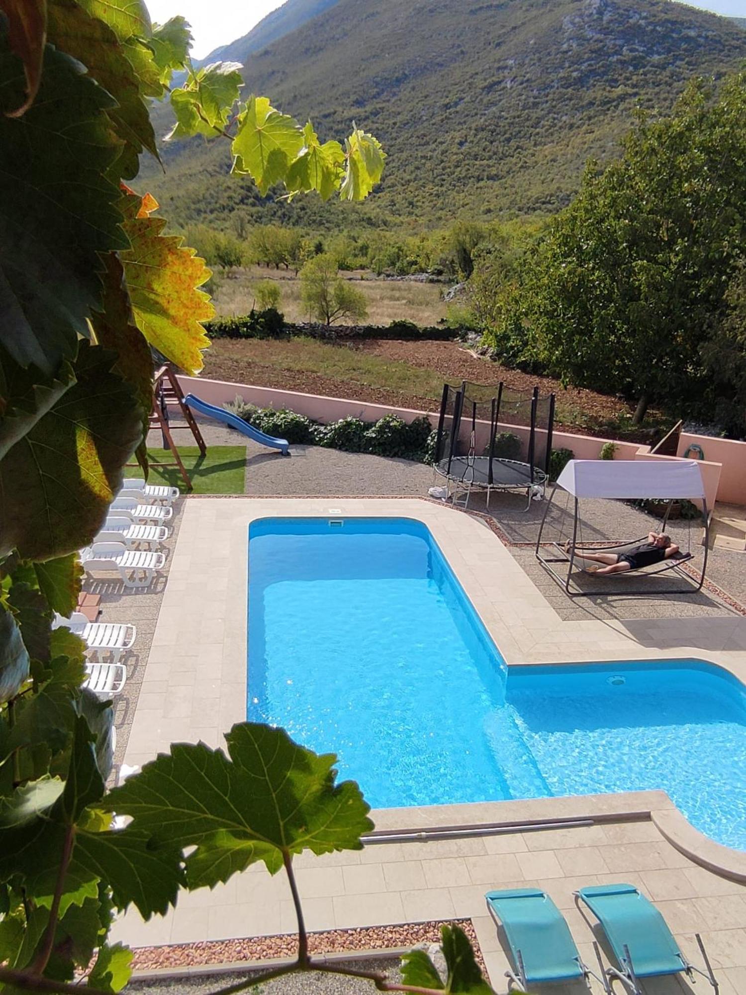 Holiday Home Perunika Zezevica Ngoại thất bức ảnh