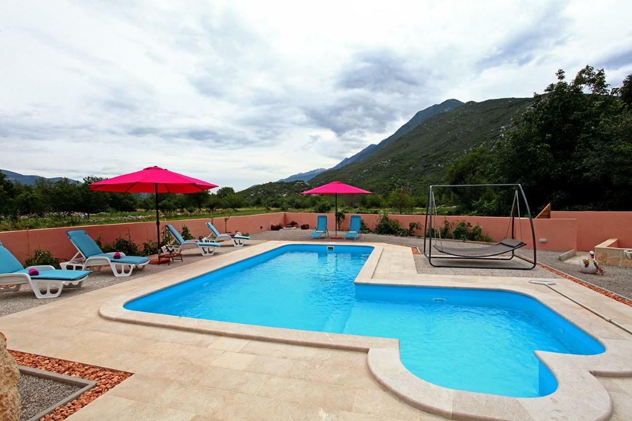 Holiday Home Perunika Zezevica Ngoại thất bức ảnh