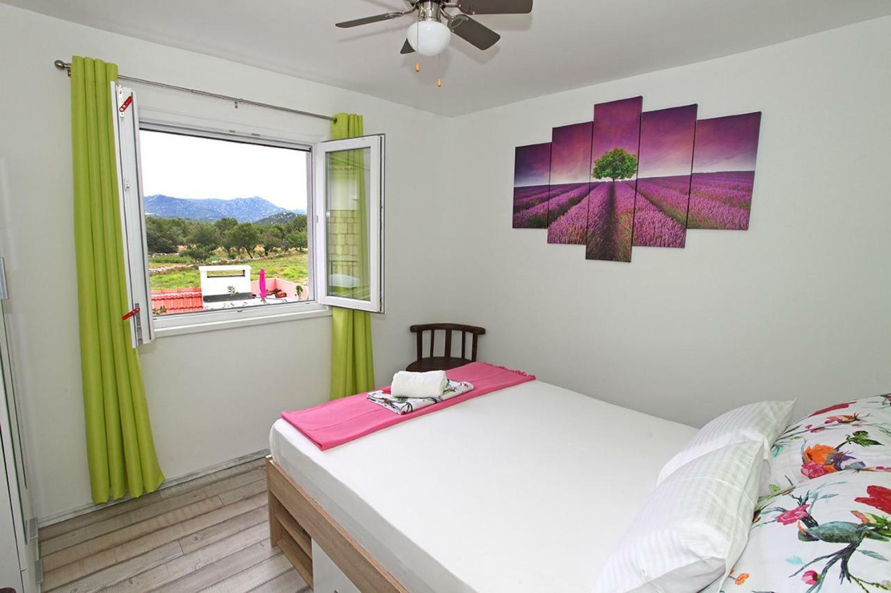Holiday Home Perunika Zezevica Ngoại thất bức ảnh