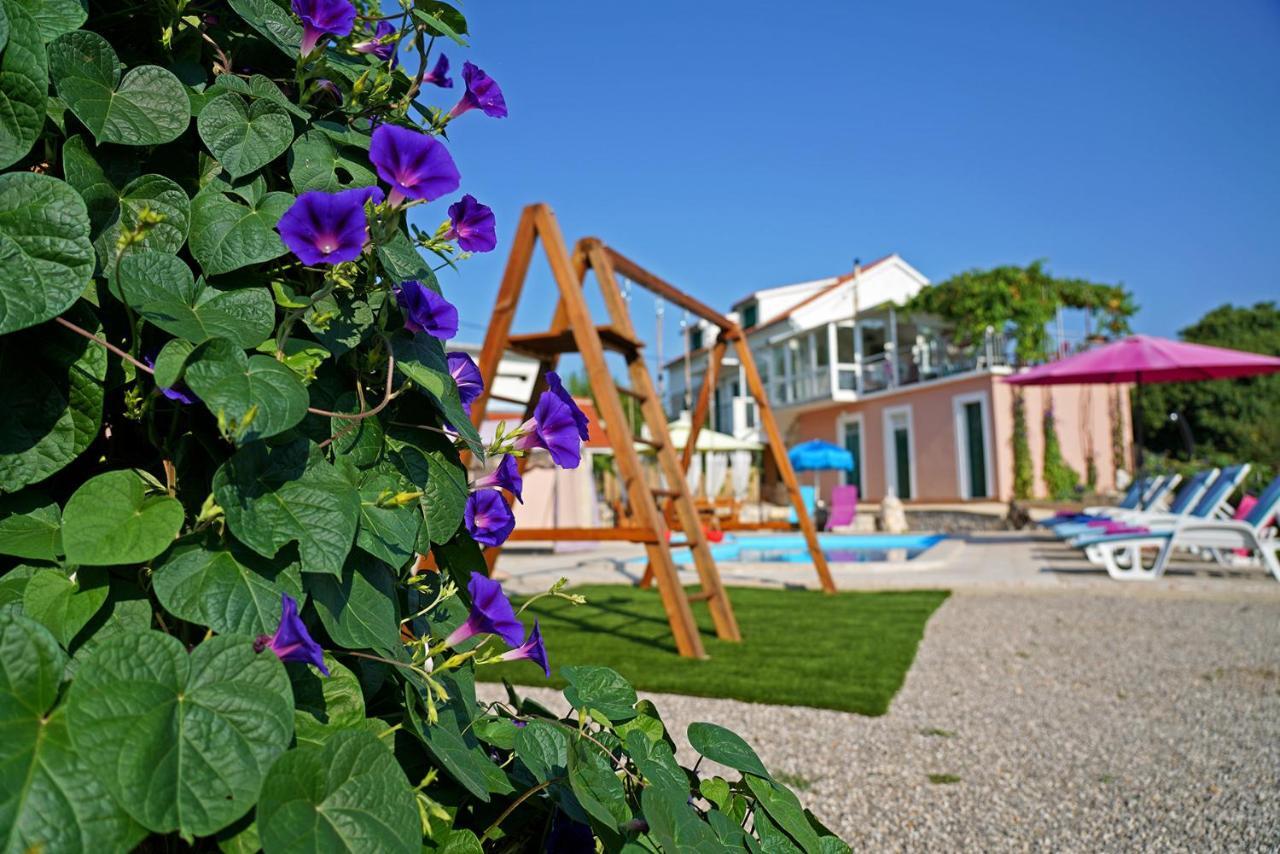 Holiday Home Perunika Zezevica Ngoại thất bức ảnh